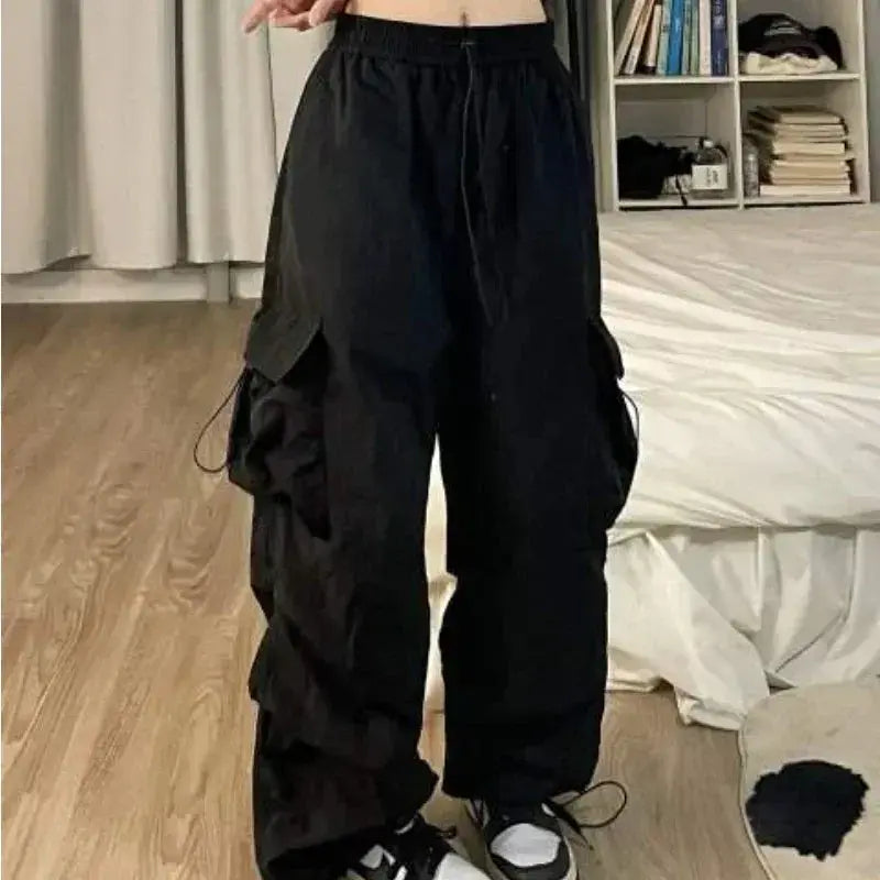 Pantalón Cargo Urbano para Mujer – Diseño Holgado de Cintura Alta con Estilo Streetwear Moderno MaDaJo