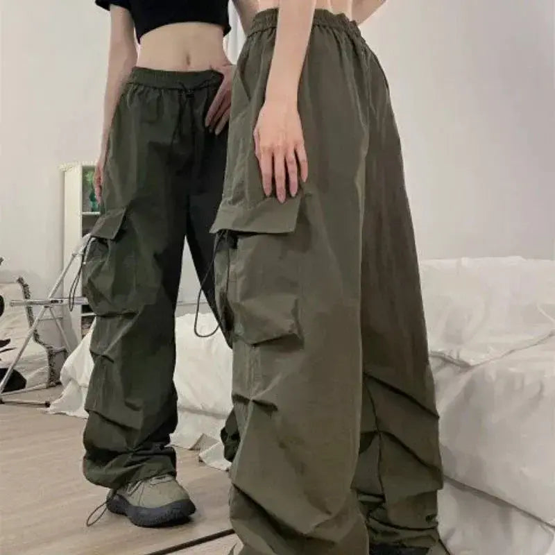 Pantalón Cargo Urbano para Mujer – Diseño Holgado de Cintura Alta con Estilo Streetwear Moderno MaDaJo